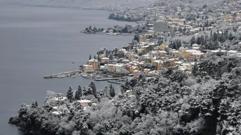 Abbazia e la sua riviera sotto la neve (foto La Voce del Popolo)