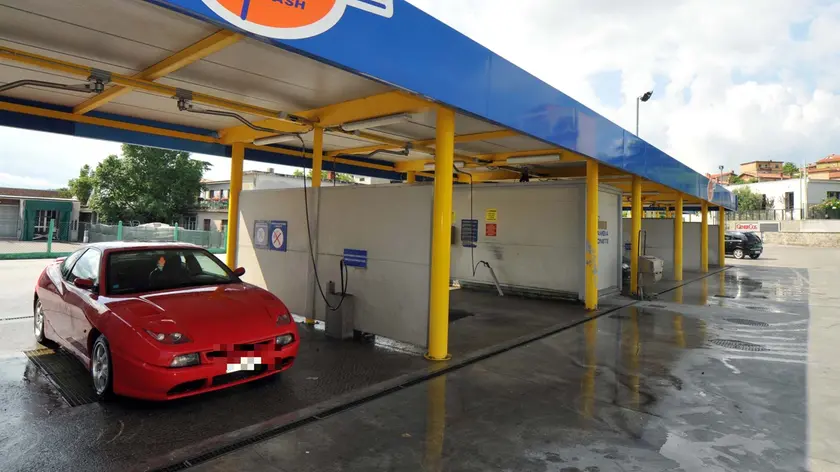 Un autolavaggio (foto d'archivio)