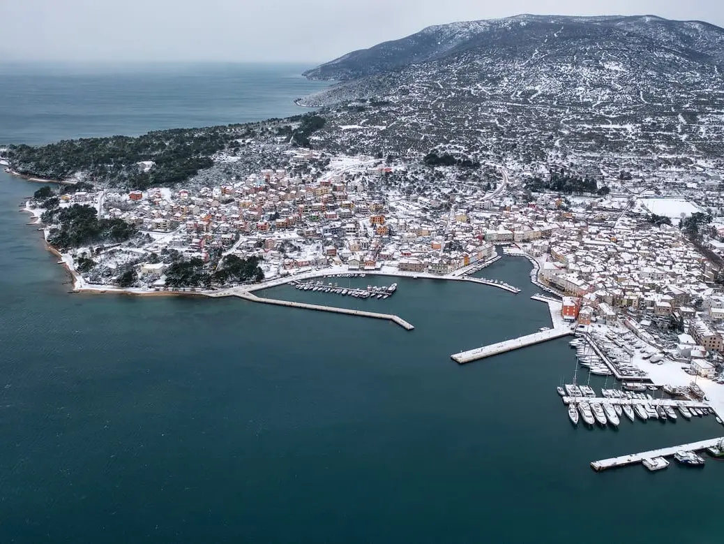 Cherso imbiancata (foto Morski.hr)