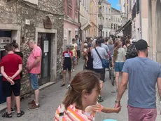 Turisti a spasso per l’Istria durante il periodo estivo