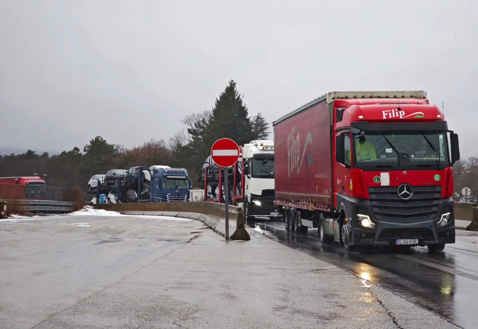 Code di camion a Fernetti Foto Lasorte