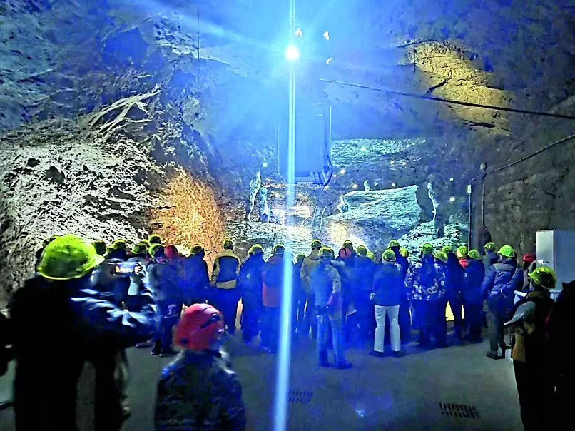 Viaggio al centro della terra al pozzo Layer