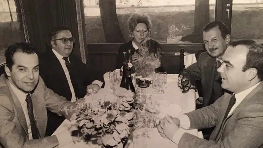 Nella foto dell’archivio Ernè, Willy Ragusin (il secondo da sinistra) con Fulvio Fumis, Miranda Rotteri, Lino Carpinteri e Mario Nordio