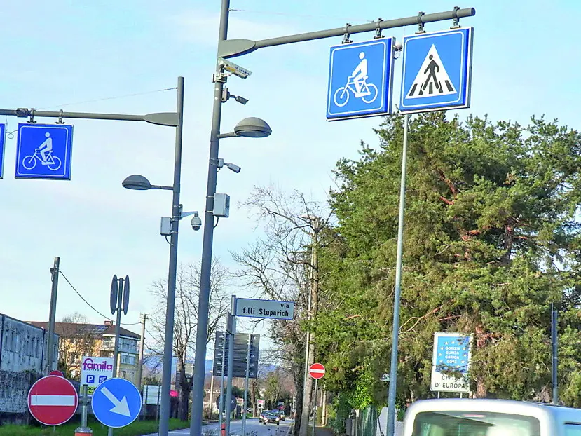 Il sistema Targa System del Comune di Gorizia in grado di controllare le auto in ingresso su via Trieste, la porta della città. Foto Roberto Marega