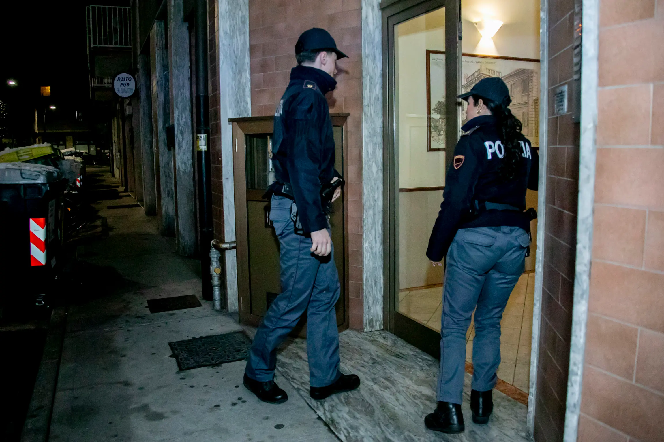 La Polizia intervenuta sul posto. Foto Bonaventura