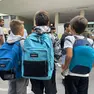 Alunni si preparano ad entrare in classe