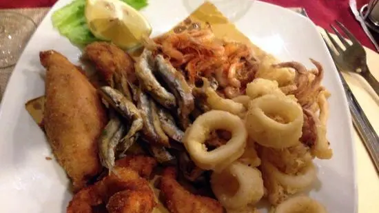 Una frittura di pesce