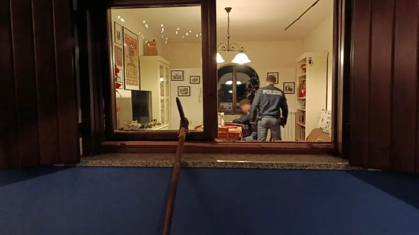 Il piccone usato dai ladri in uno dei colpi allo Zochét