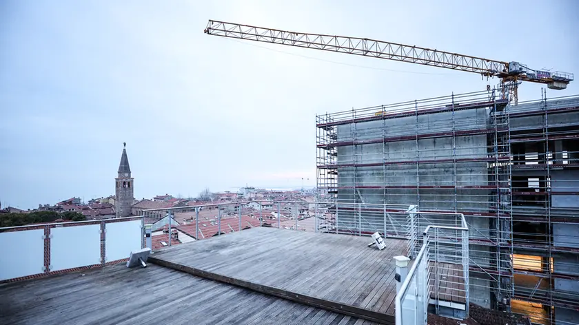 Lo storico hotel Adria è in fase di rilancio e costruzione (Foto Tibaldi)