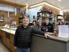 Tedesco nel bar con il suo staff (Lasorte)