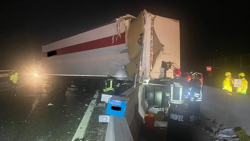 Uno dei due mezzi coinvolti nell'incidente in A4