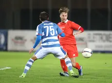 Il centrocampista rossoalabardato Christian D’Urso in azione contro la Pro Patria (foto Mariani - Lasorte)