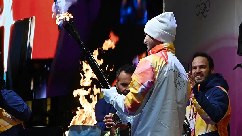 La fiamma olimpica che giungerà in Friuli Venezia Giulia da venerdì 23 a domenica 25 gennaio per annunciare con il suo passaggio l’arrivo delle Olimpiadi di Milano-Cortina 2026