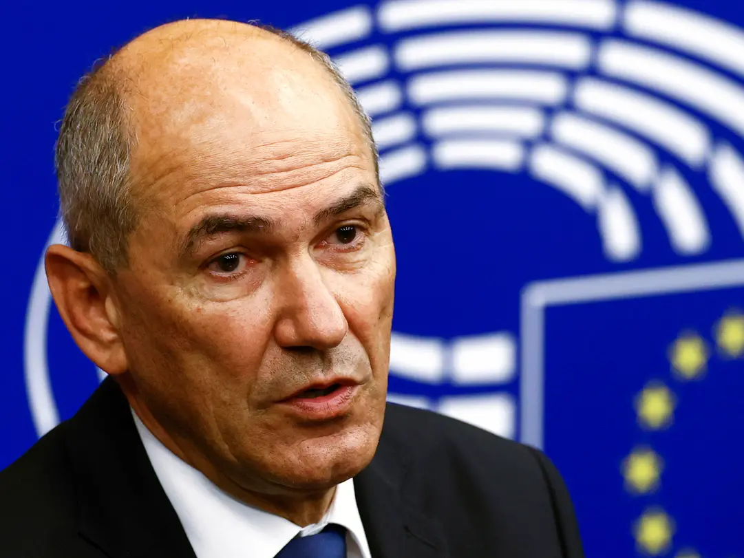 Janez Janša, leader del maggior partito di centrodestra, attualmente all’opposizione, il Partito democratico sloveno (Sds), è in corsa per tornare sulla poltrona di premier dopo le prossime elezioni parlamentari in programma il 22 marzo.