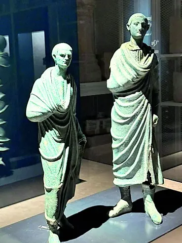 Le due statue bronzee di Aule e Larth integrano l’esposizione al Museo archeologico di Aquileia