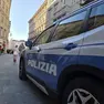 Una volante della Polizia durante un pattugliamento