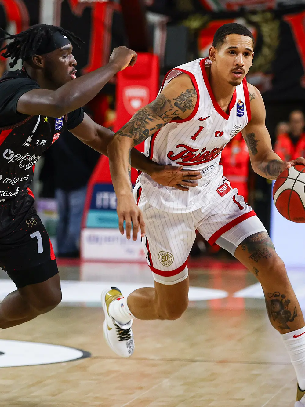 Il biancorosso Juan Toscano Anderson in azione