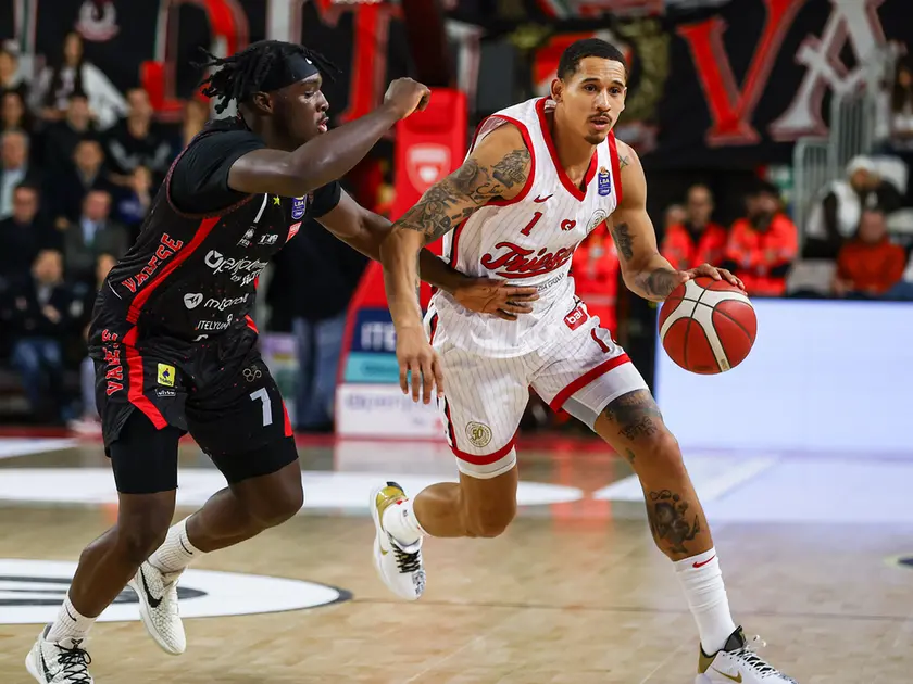 Il biancorosso Juan Toscano Anderson in azione