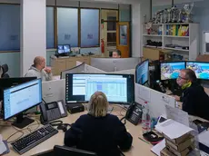 La centrale di via Farneto con gli operatori al lavoro foto Silvano