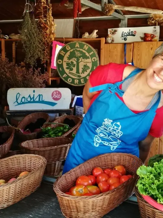 Giovanna Parolin al banco dell’azienda Losinbio