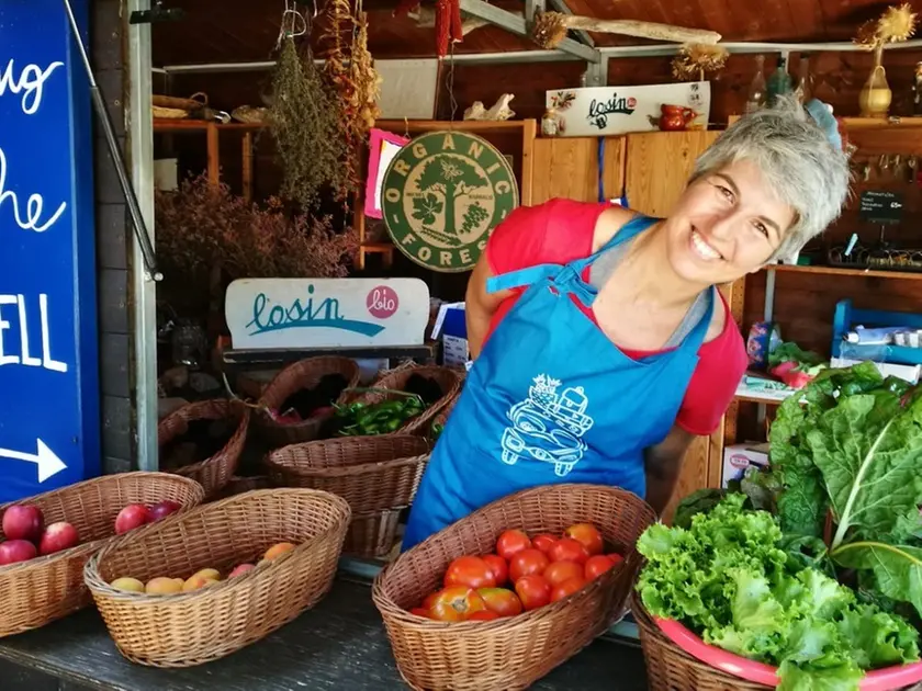 Giovanna Parolin al banco dell’azienda Losinbio