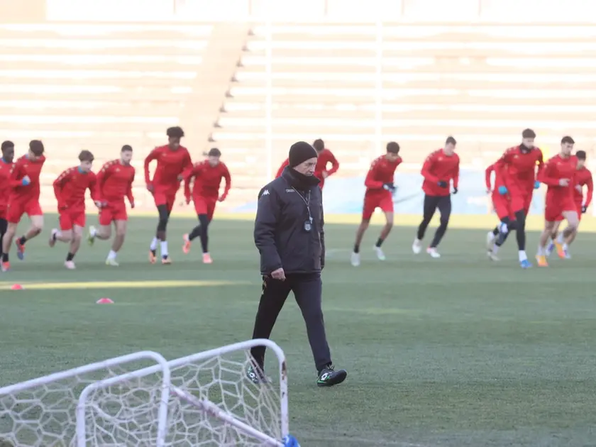 Tesser martedì in campo per allenare la squadra (foto Andrea Lasorte)