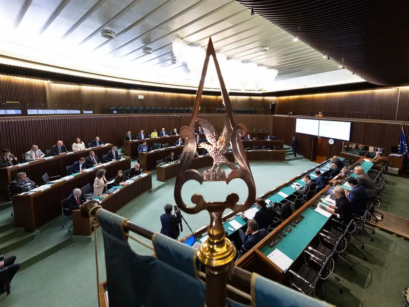 Una seduta del Consiglio regionale in piazza Oberdan a Trieste