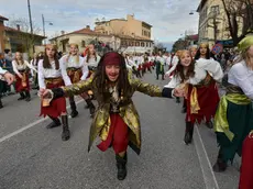 Carnevale carsico a Opicina: due immagini della sfilata dell’edizione numero 56 (foto Lasorte)