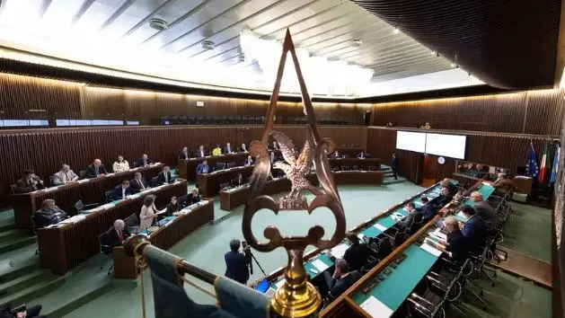 Una seduta del Consiglio regionale in piazza Oberdan a Trieste