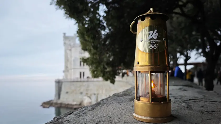 La lanterna con il fuoco di Olimpia (Foto Lasorte)