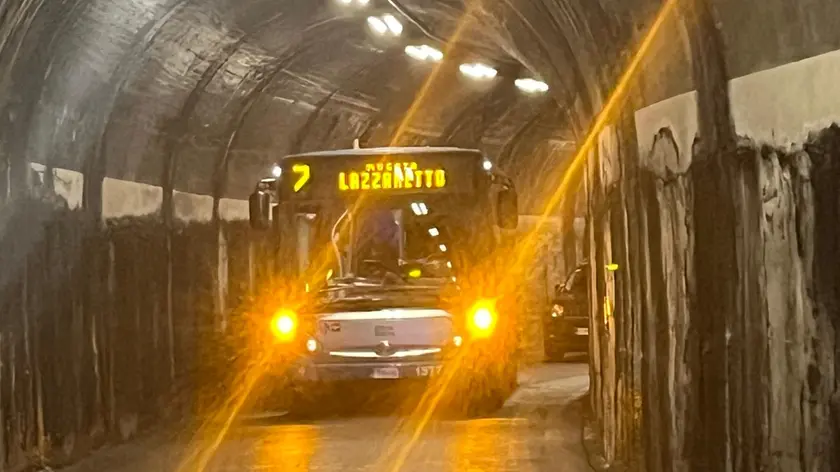 Il bus della linea 7 in avaria