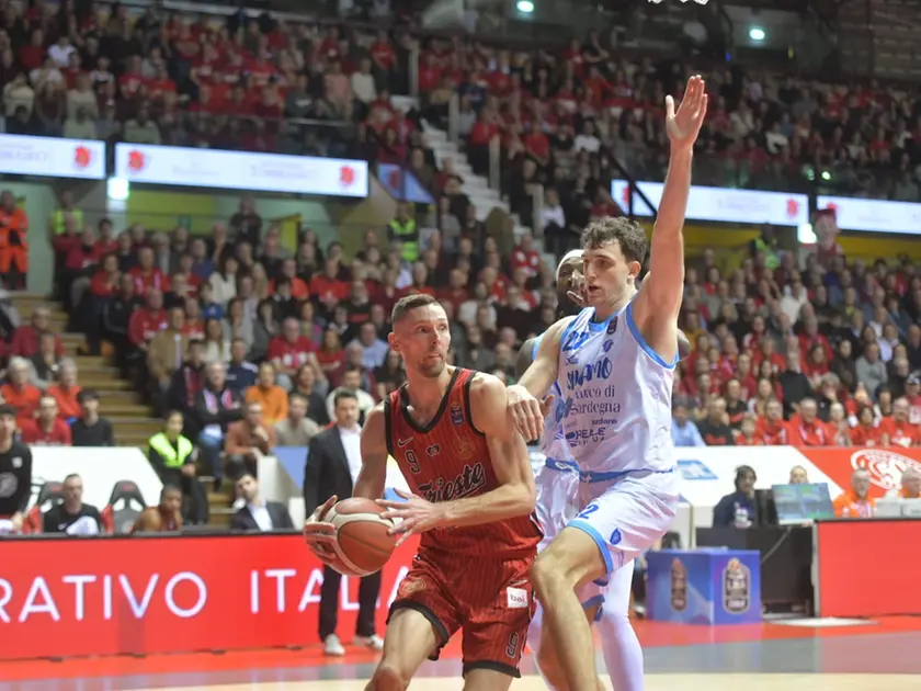 Uthoff in azione contro sassari (Bruni)