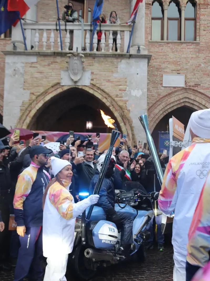 La campionessa pordenonese di nordic walking Rossella Viol fra i 28 tedofori protagonisti a Pordenone. FotoPetrussi/LucaAmbrosio
