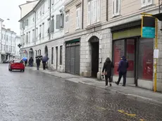 Serrande abbassate in via Carducci foto Marega