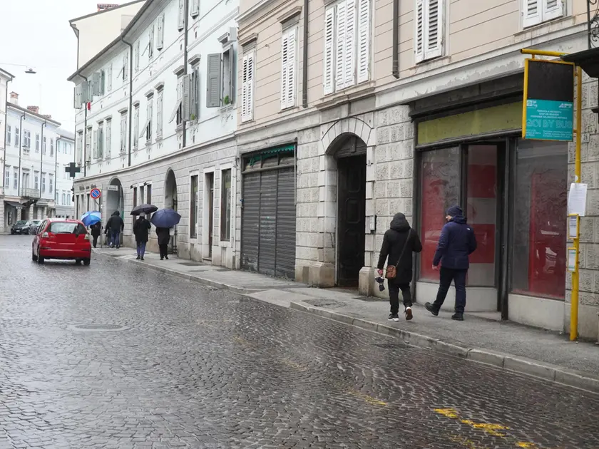 Serrande abbassate in via Carducci foto Marega