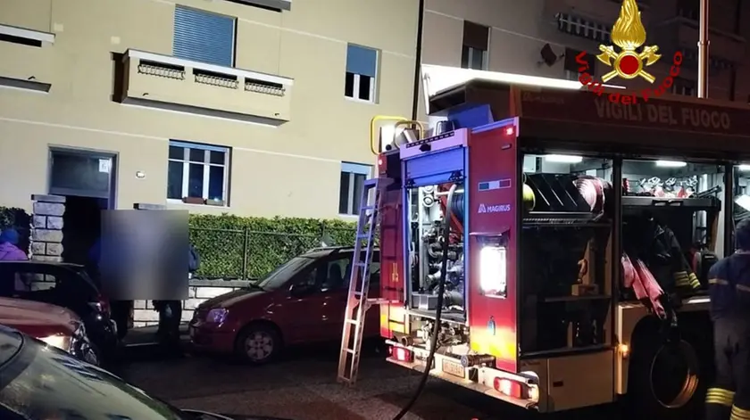 L'intervento dei vigili del fuoco in via Aquleia