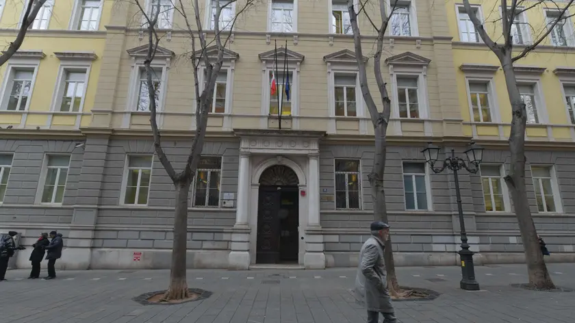 L’ingresso della Julia dove è stato sequestrato un coltello Foto Bruni