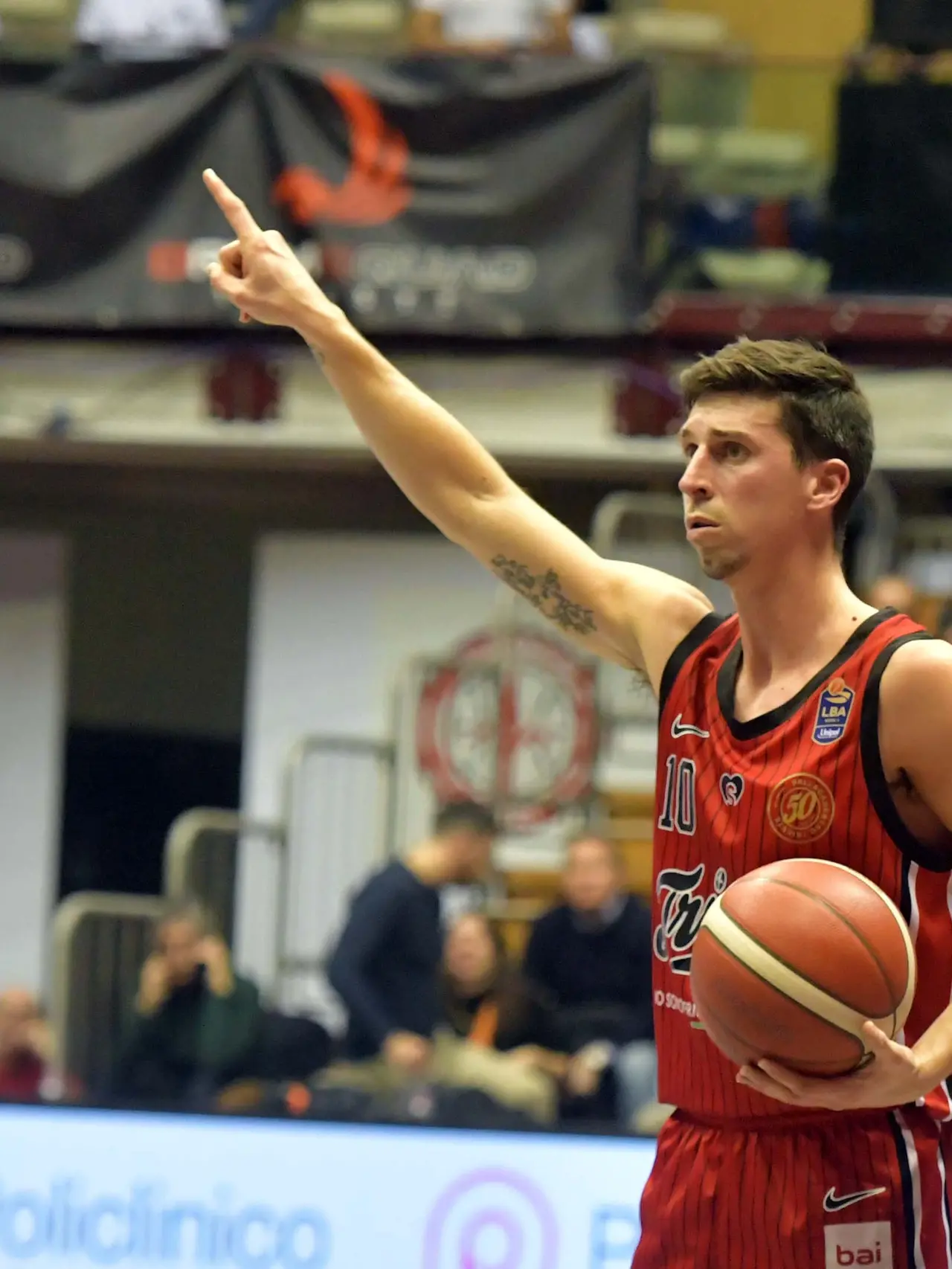 Il playmaker biancorosso Michele Ruzzier foto Bruni