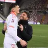 L’abbraccio tra Giuseppe Marino e Noa Kljajic Lasorte
