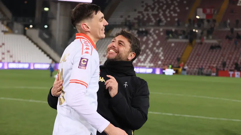 L’abbraccio tra Giuseppe Marino e Noa Kljajic Lasorte