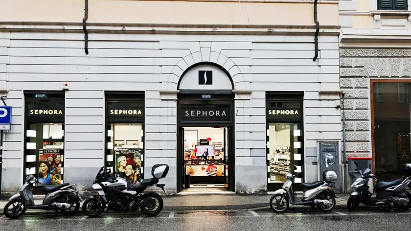 Il negozio di profumi Sephora in via Imbriani a Trieste. Foto Lasorte