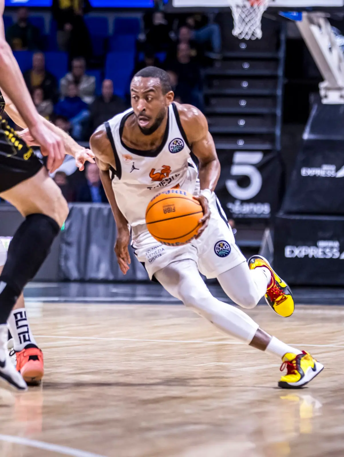 Markel Brown in azione alla Santiago Martin Arena di Tenerife (foto Bcl)
