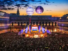 Il gran ballo in stile Bridgerton in piazza San Marco a Venezia
