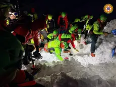 Le ricerche dello scialpinista disperso a Casera Razzo. L’uomo è stato estratto, privo di vita, da sotto un metro di neve
