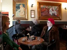 L’interno a sfondo artistico del Caffè Corso, curato dai titolari Silvia Fabris e Giuliano Miniussi