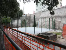 I lavori per il nuovo campo da basket nel parco di Villa Cosulich (Lasorte)