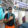 Uno dei volontari di Città Vecchia-San Giusto, la compagnia porterà in sfilata il carro ispirato ad Aquaman “Atlantide” (Lasorte)