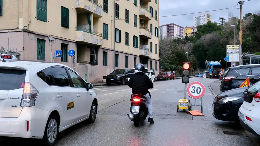 Disagi al traffico in via d'Alviano