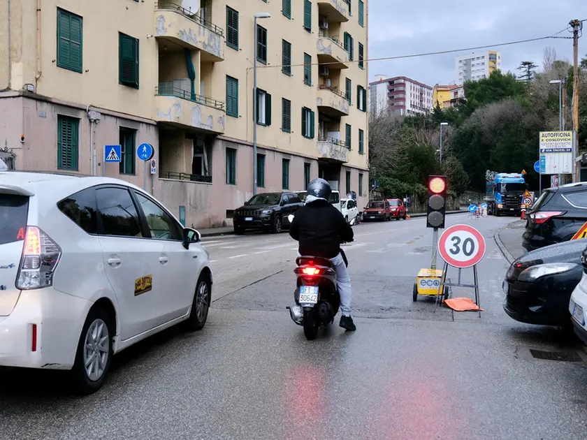Disagi al traffico in via d'Alviano