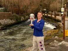 Kelly Curtis, atleta olimpica nello skeleton, al Gorgazzo col trofeo